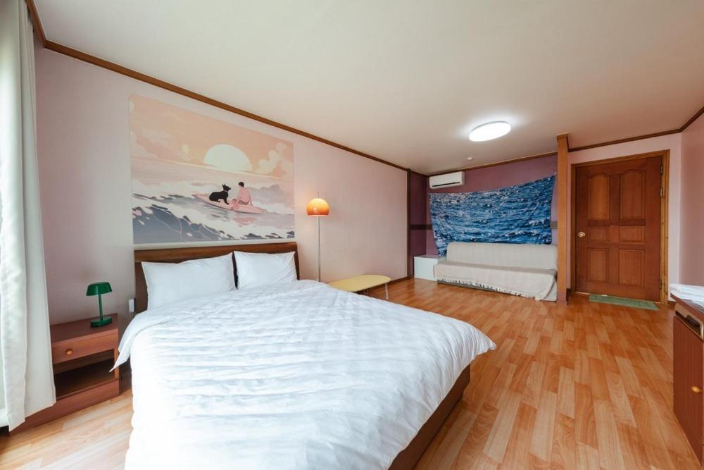 Mung&Surf Hotell Gangneung Rum bild